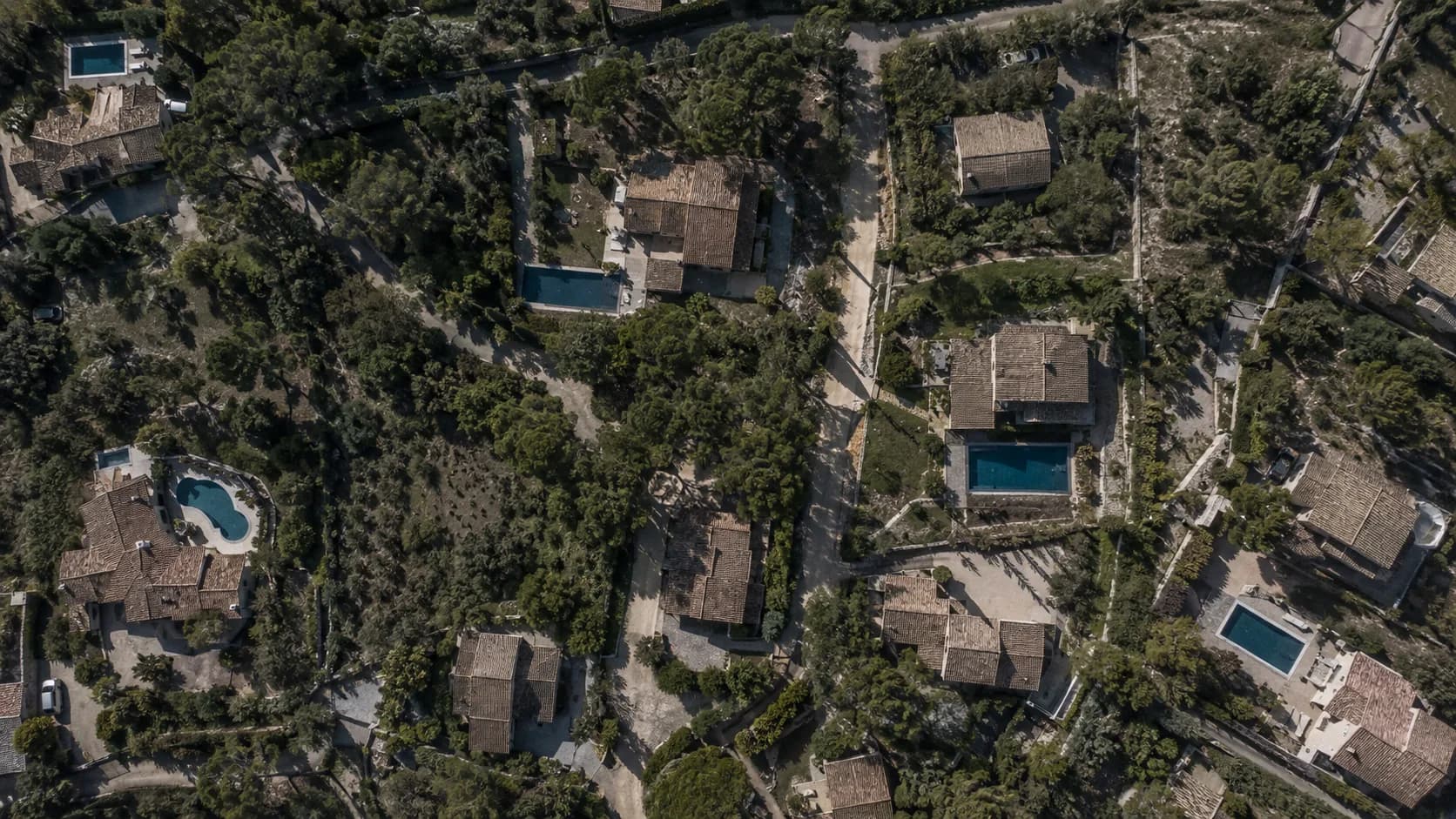 Piscine et impôts : ce que le fisc voit depuis le ciel, et ce que vous devez déclarer