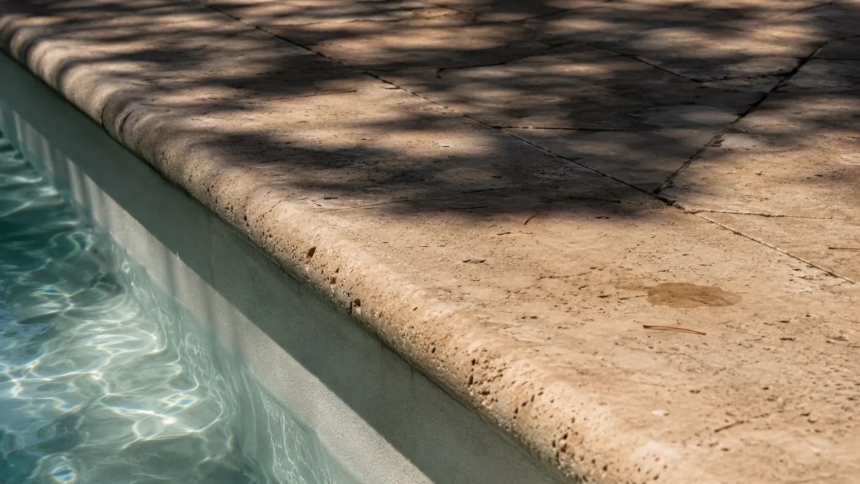 Plage et margelles de piscine : choisir pour le soleil provençal